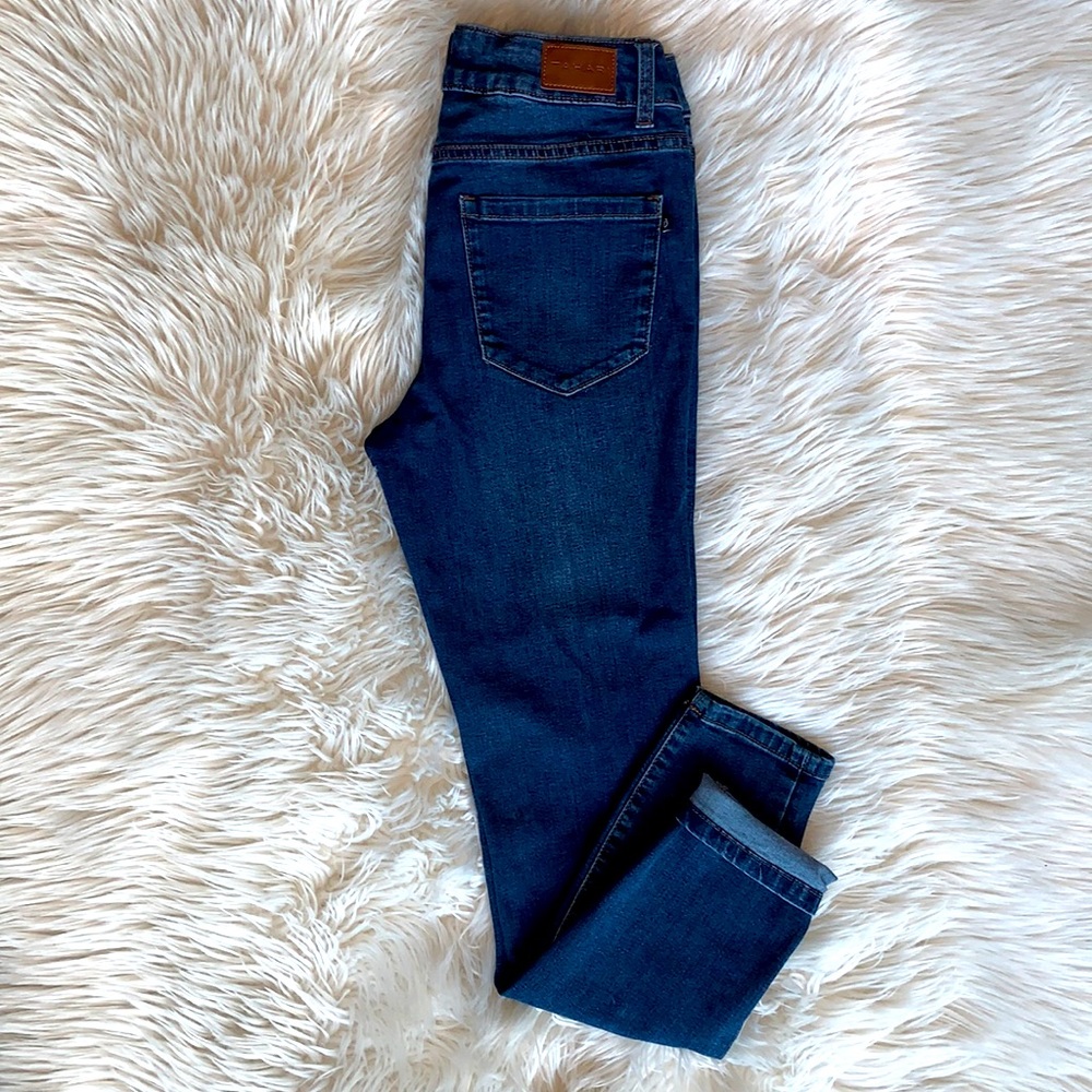 TAHARI Jeans_Style KELLY Classic Skinny_Size 4/27_ Zip Up